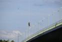 Koelner Seilbahn Gondel blieb haengen Koeln Linksrheinisch P520